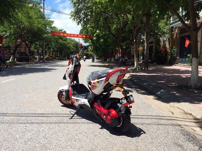 Xe máy điện Xmen Yadea Sport màu đỏ hoàn hảo không tì vết vận chuyển về Bắc Giang